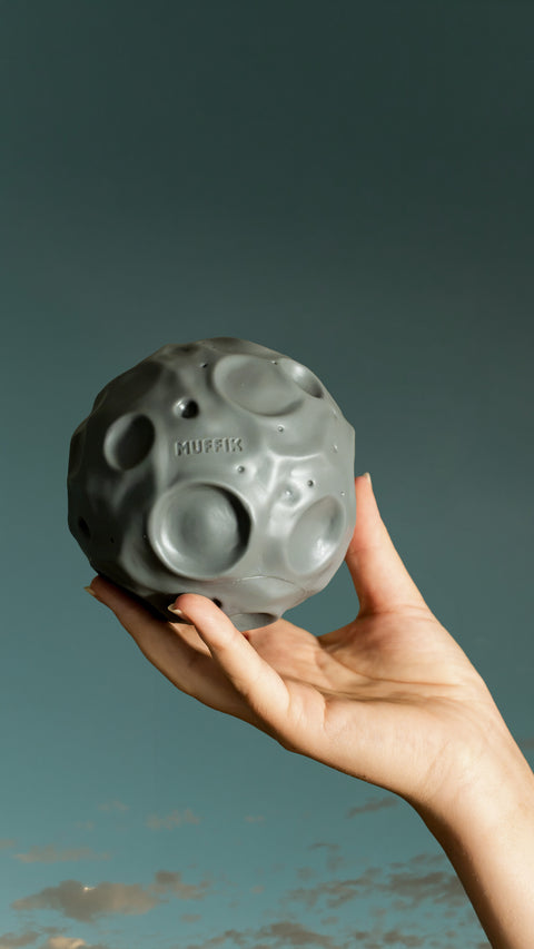 MUFFIK Sensory Ball - Meteor in use