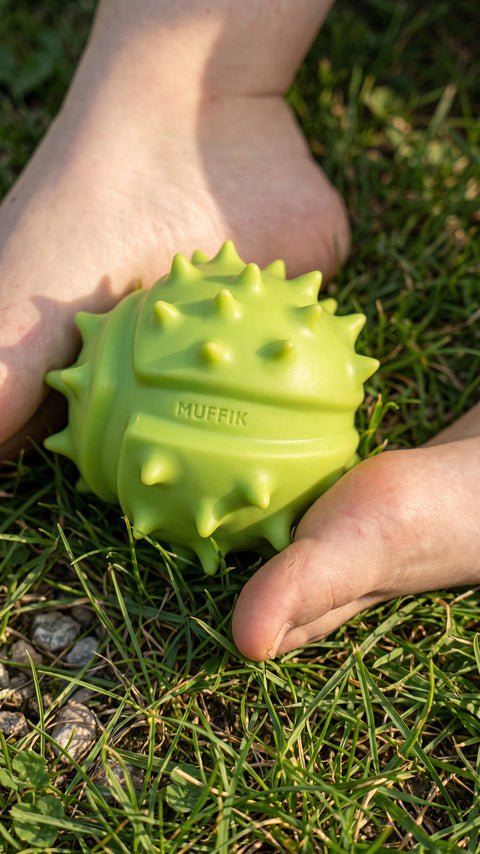 MUFFIK Set of Sensory Balls (2 pcs) - Chestnuts